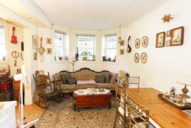 Building Photo - 2647 N Sacramento Ave Unit GDN Rental