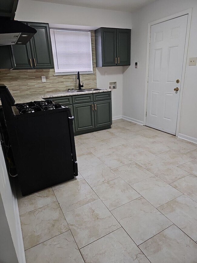 Photo - 4 bedroom 1 bath home for lease