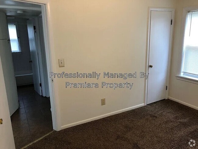 Building Photo - 2 Bed 1 Bath Rental