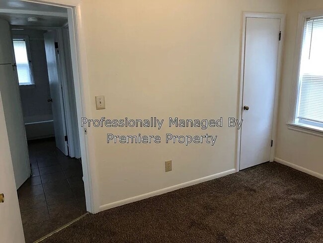 Building Photo - 2 Bed 1 Bath Rental