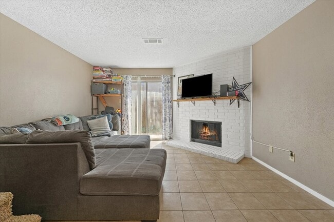 Photo - 621 Carriagehouse Ln Unit 2