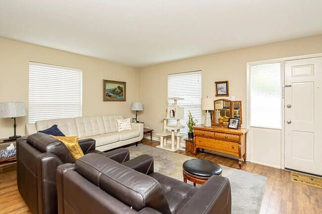 2 bedroom 1.5 bath townhome in Hillcrest