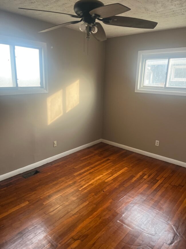 Photo - 1342 Koebel Rd