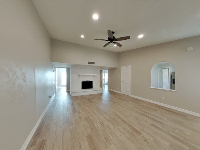 Photo - 6127 Larchbrook Dr