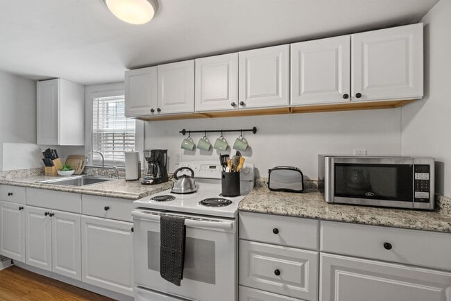 Photo - 23 Portsmouth Ave