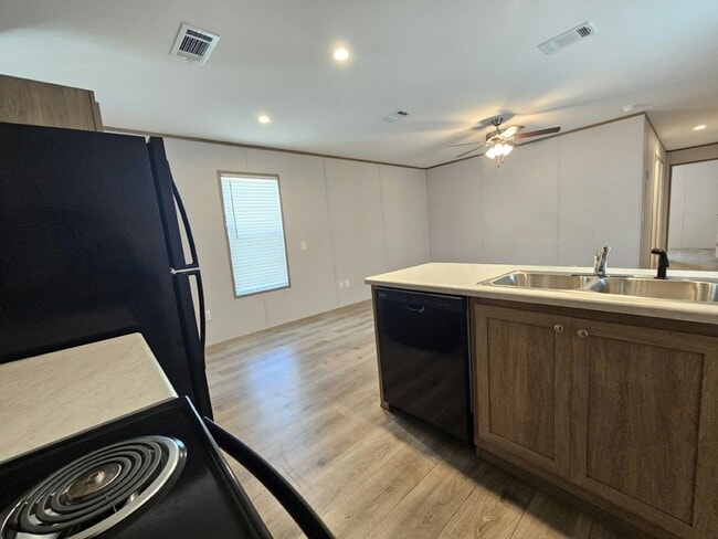 Photo - 601 Suwanee Dr