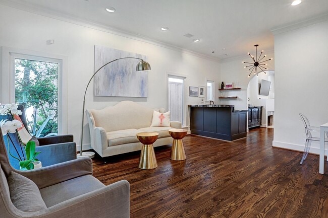 Photo - 3779 Robinhood St