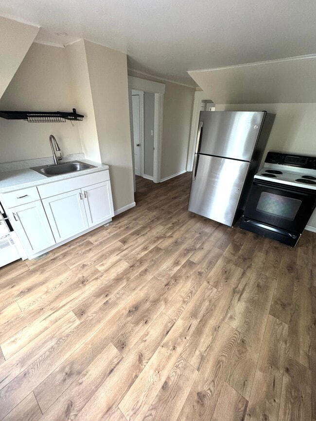 Photo - 180 Notre Dame Ave Unit #3