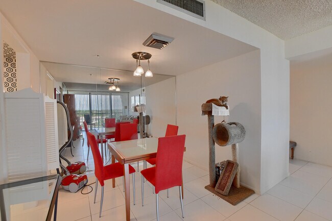 Photo - 7754 Lakeside Blvd Unidad 483