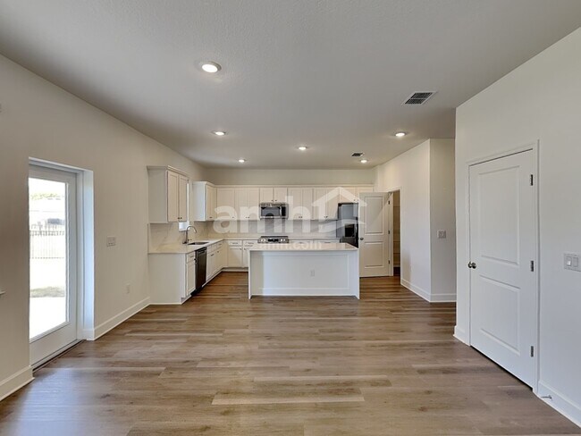 Photo - 2916 20th Ave W