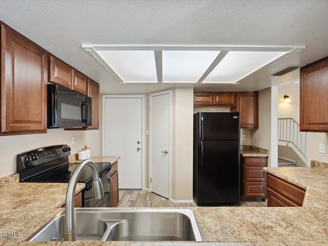Photo - READY TO TOUR NOW! Charming 3-Bedroom 3-Bathroom Corner Townhouse in Peoria!