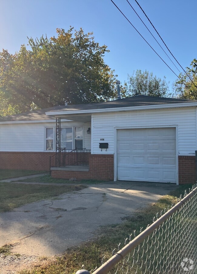Building Photo - 608 E Washington St Rental
