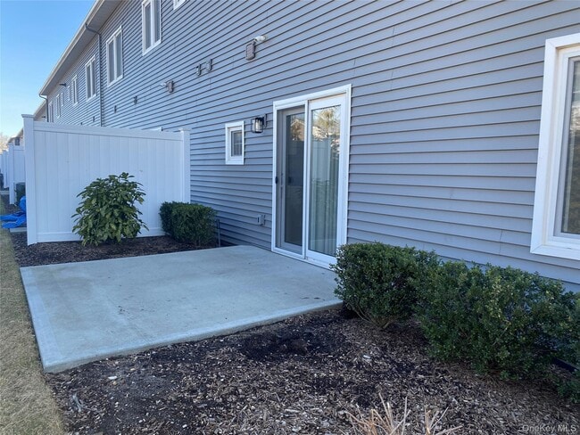 Building Photo - 515 Jackson Ave Unit 38