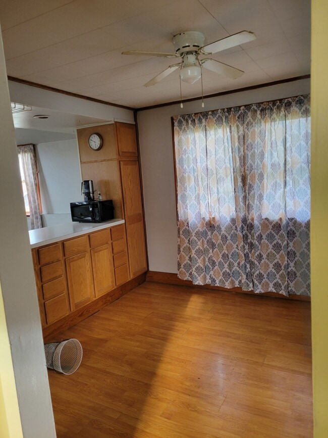 Building Photo - 96 Huetter Ave Unit 1 bedroom upper apartment