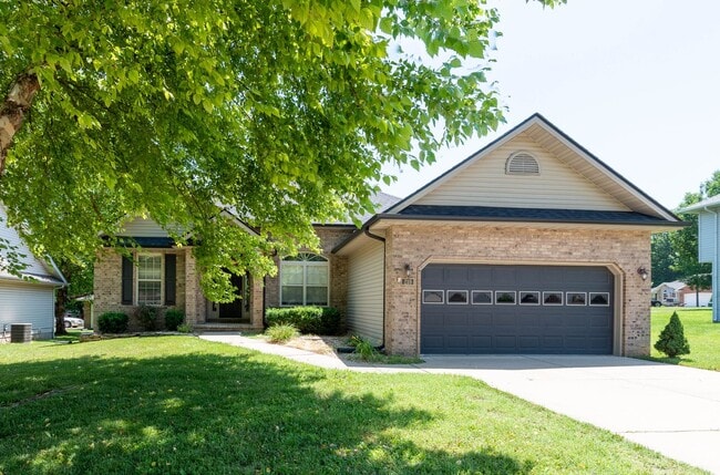 Building Photo - PRE-LEASING - 3 Bedroom in East Republic