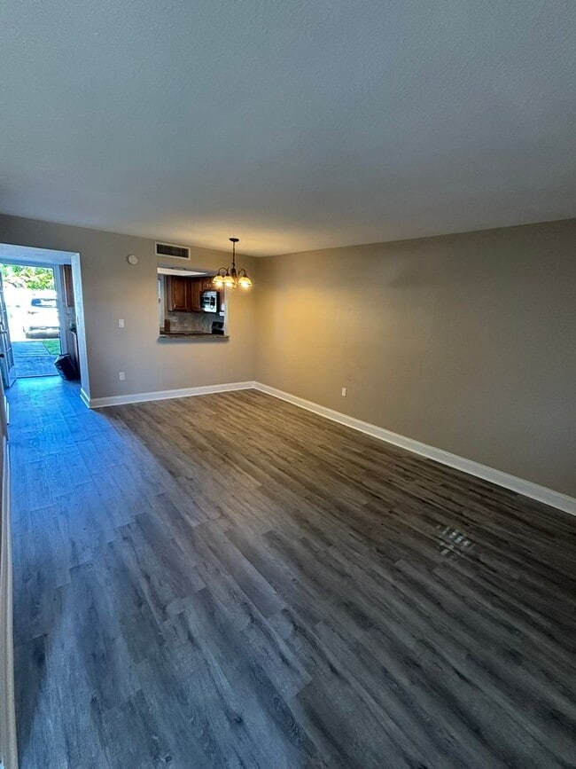 Photo - Newly Renovated 2 Bed / 1.5 Bath Townhome near Beaches!