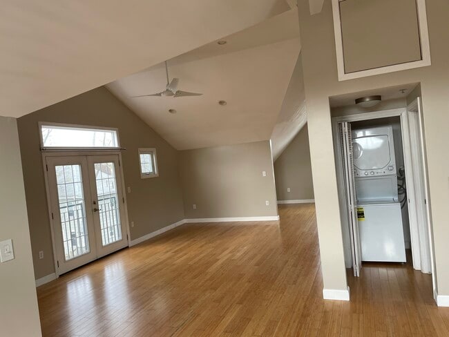 Building Photo - 21 Kittredge Ave