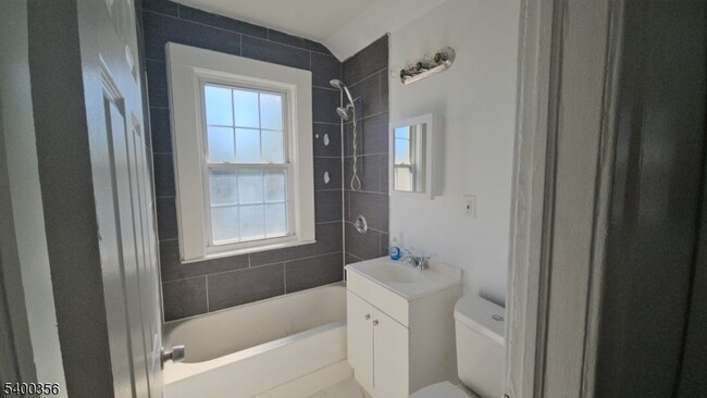 Photo - 264 Pomona Ave Unit 3