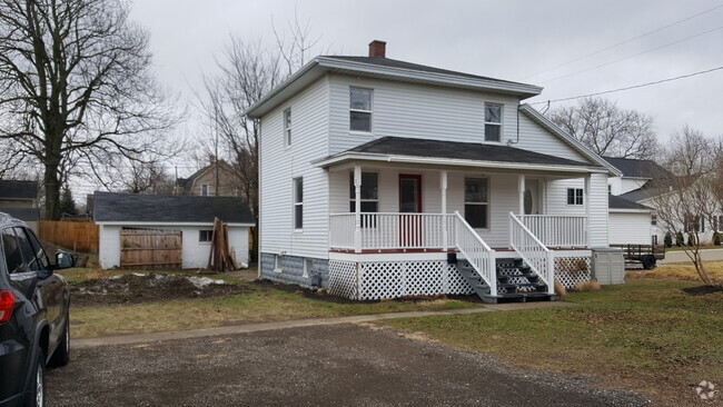 Building Photo - Two Bedroom Home in Grand Haven