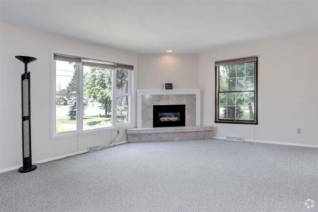 Building Photo - 1140 S Bluemound Dr Unit 1140 Rental