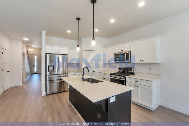 Photo - 5BD/3BTH/2GAR - Great space - Lehi Living