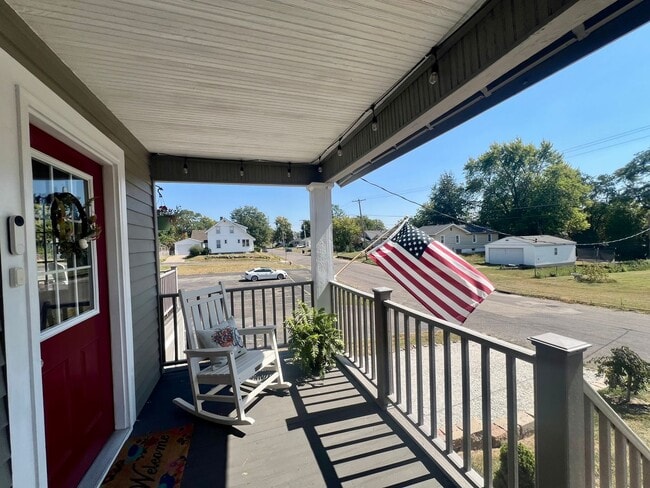 Photo - Beautifully Renovated & Fully Furnished Home in Peoria Heights!