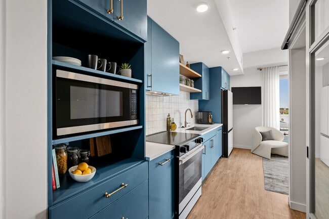 NOVEL 14th Street by Crescent Communities