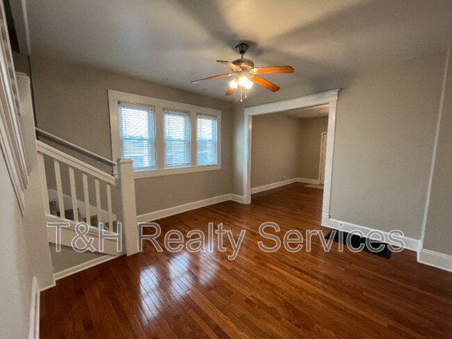 Photo - 1529 Sturm Ave