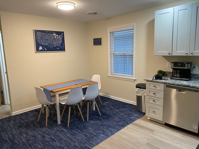 Photo - 405 Lossing Ave
