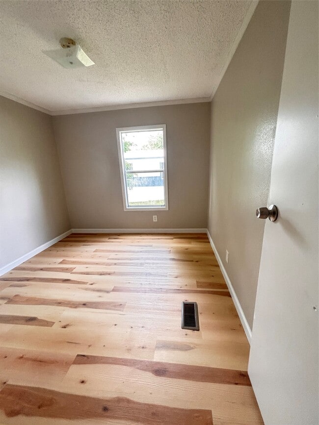 Photo - 229 Morris Ln