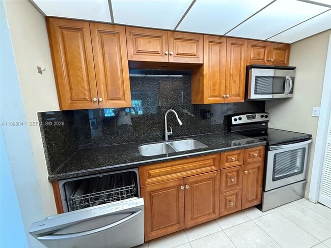 Building Photo - 120 Lakeview Dr Unit 209