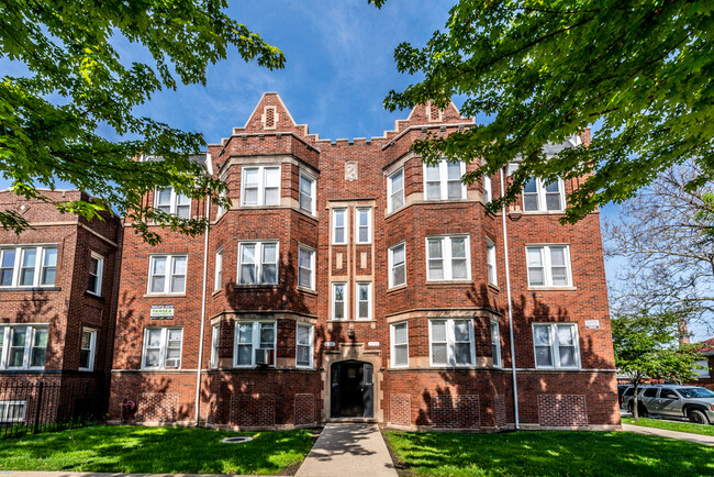 Exterior - 6104 S Campbell Ave Apartments