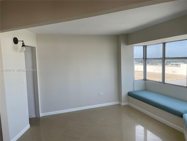 Photo - 1881 Washington Ave Unidad 15C