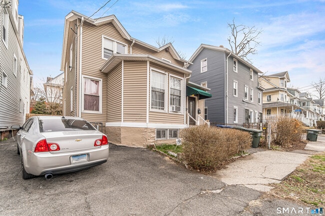 Building Photo - 1504 Iranistan Ave