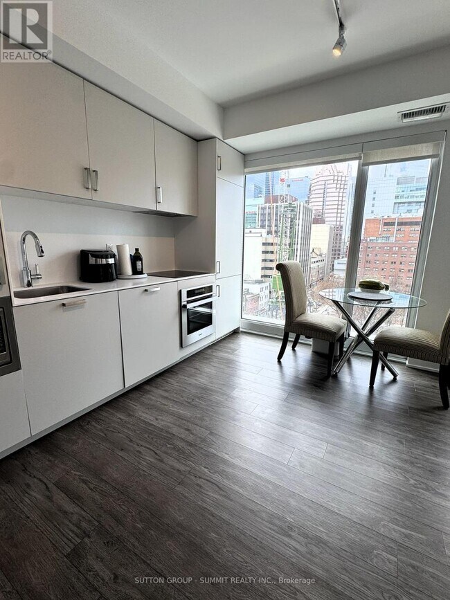 Photo - 88 Queen St E Unité 811