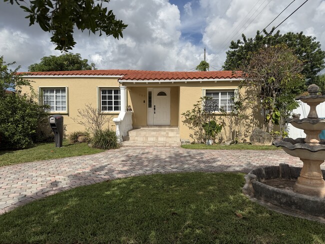 Building Photo - 520 SW 56th Ave