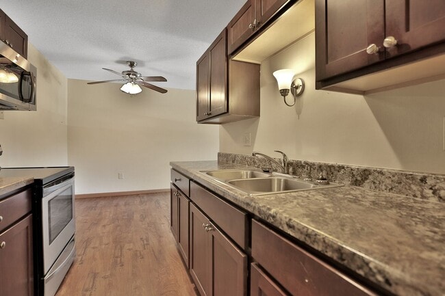 Photo - 6001-6023 E Viking Blvd