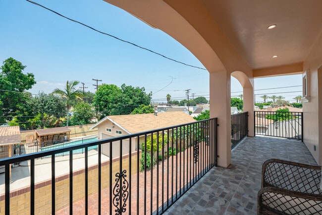 Stylish & Bright 2 Bed 2 Bath | Fully Furnished | Move-In Ready