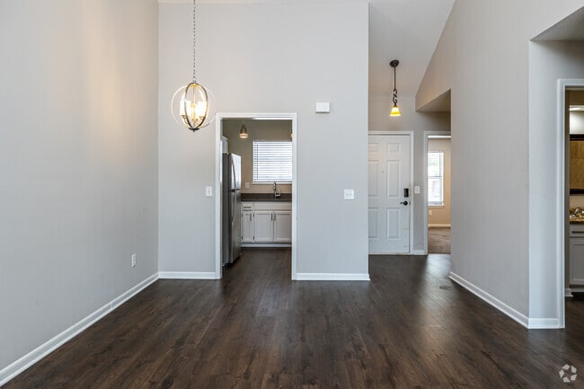 2BR, 2BA - 1600 SF