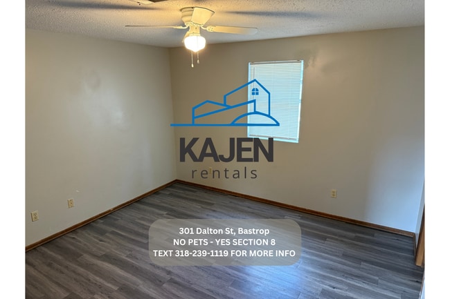 Photo - 301 Dalton St