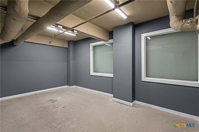 Building Photo - 103 E Central Ave