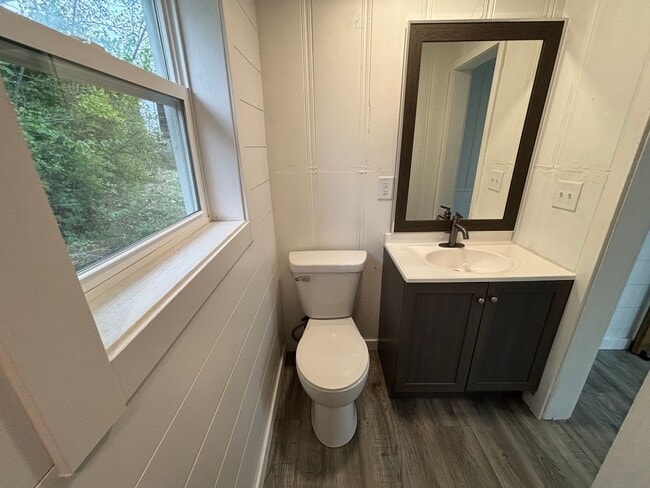 Photo - 109 W 14th St