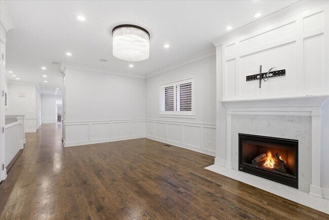 Photo - 850 W Lill Ave Unit 1