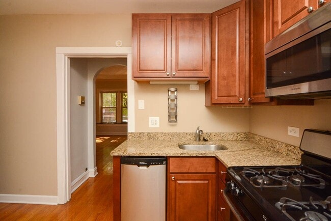 Building Photo - 4902 W Ainslie St Unit J00P