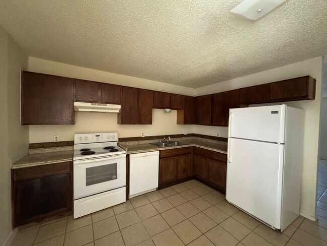 Photo - 2010 Cedarhill Dr Unit # A
