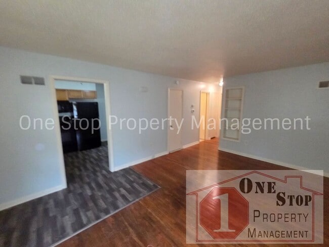 Photo - Beautiful 2 Bedroom 1 Bathroom in Lee Summit!
