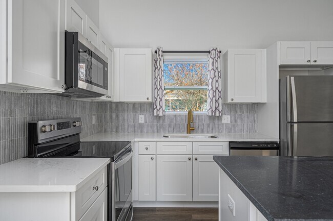 Photo - 637 E Anderson St