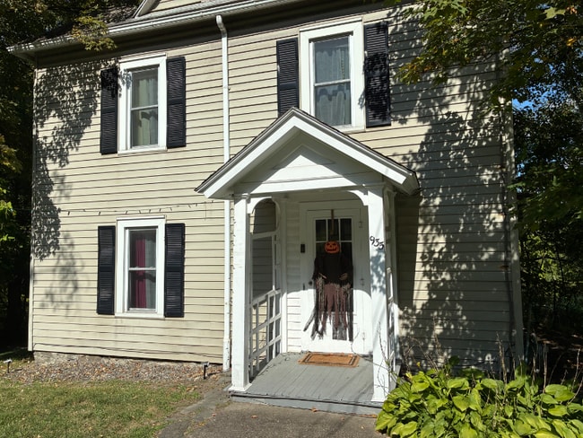 Building Photo - 935 Cliff St Rental
