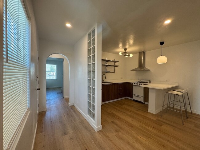 Building Photo - 3261 Del Mar Ave Unit 3261