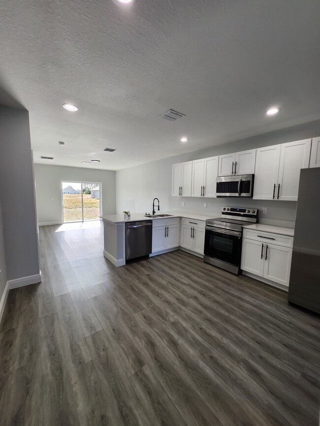 Photo - 6918-6920 Dickinson Dr